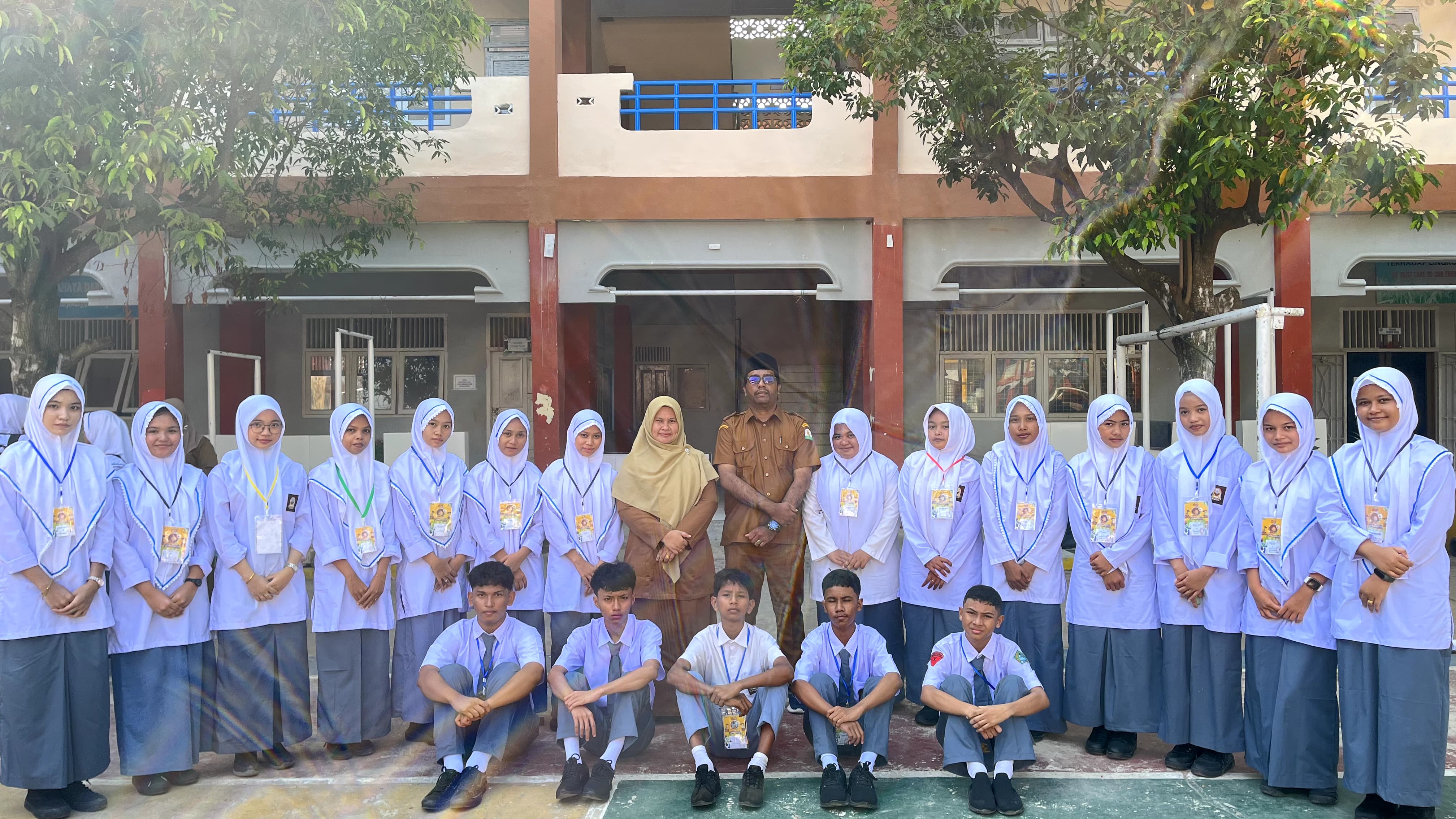 Foto bersama X - LAYANAN PERBANKAN SYARIAH